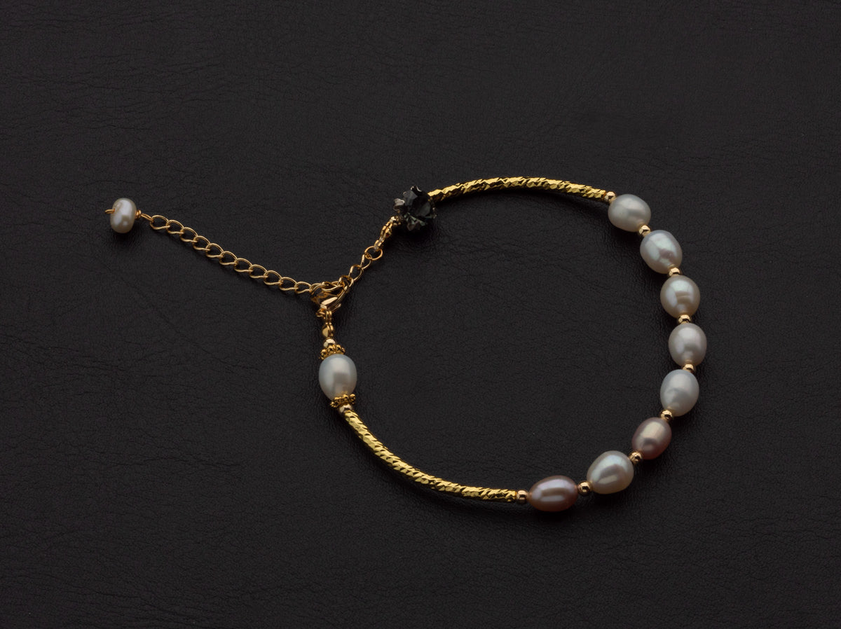 Gabriela pearl bracelet by Lululux Pearls